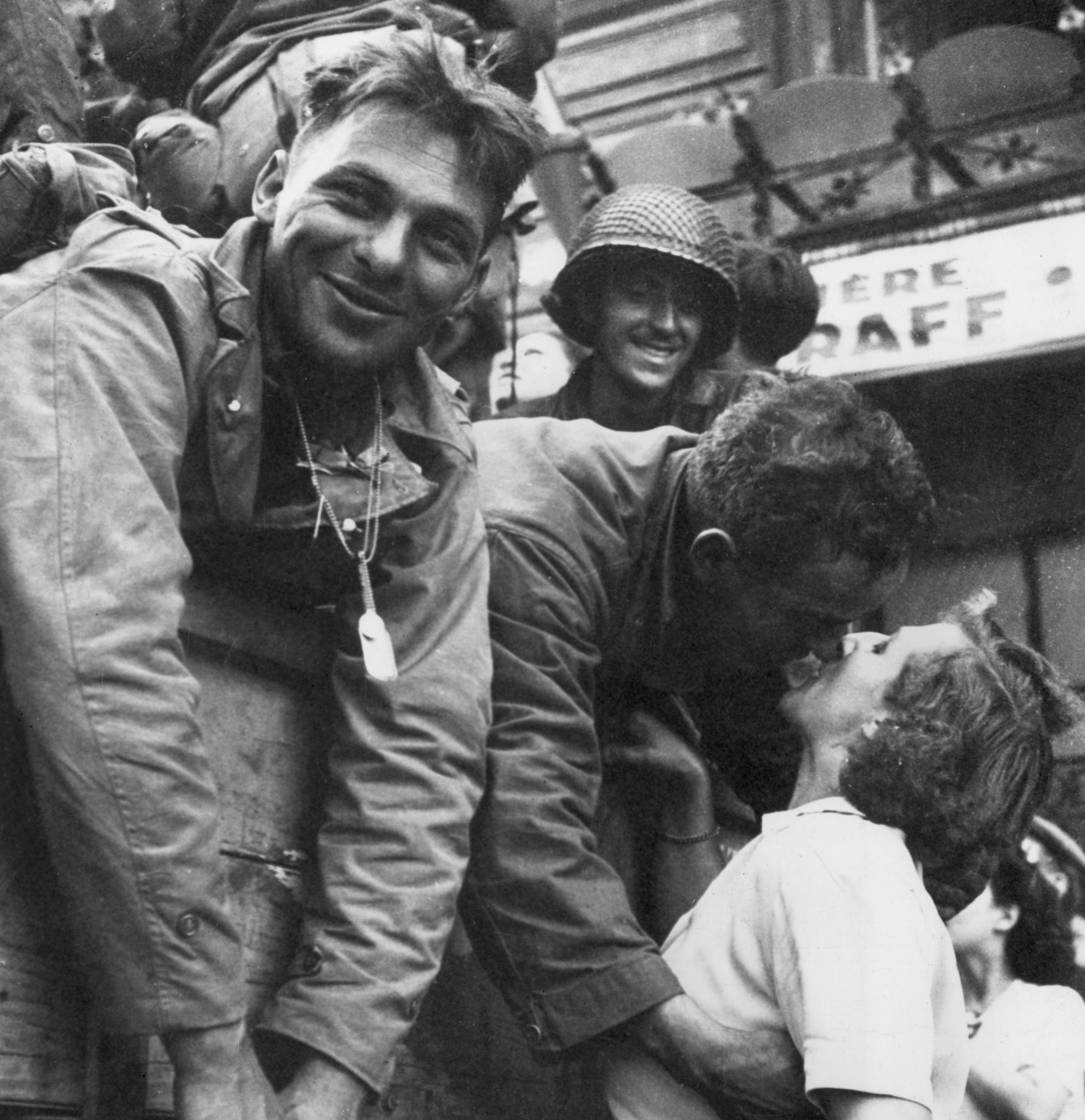 heartwarming war photos 15