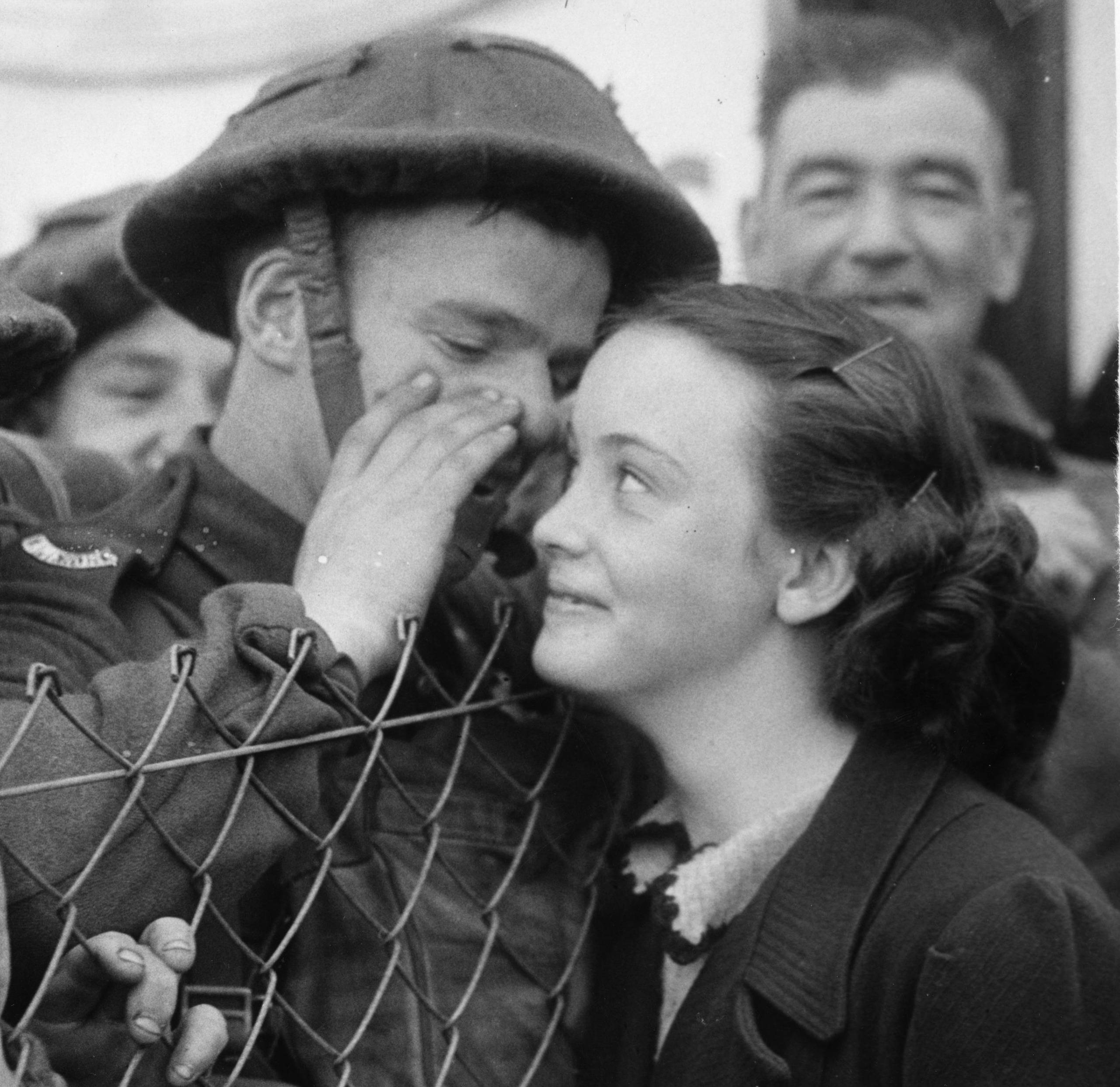 heartwarming-war-photos-6