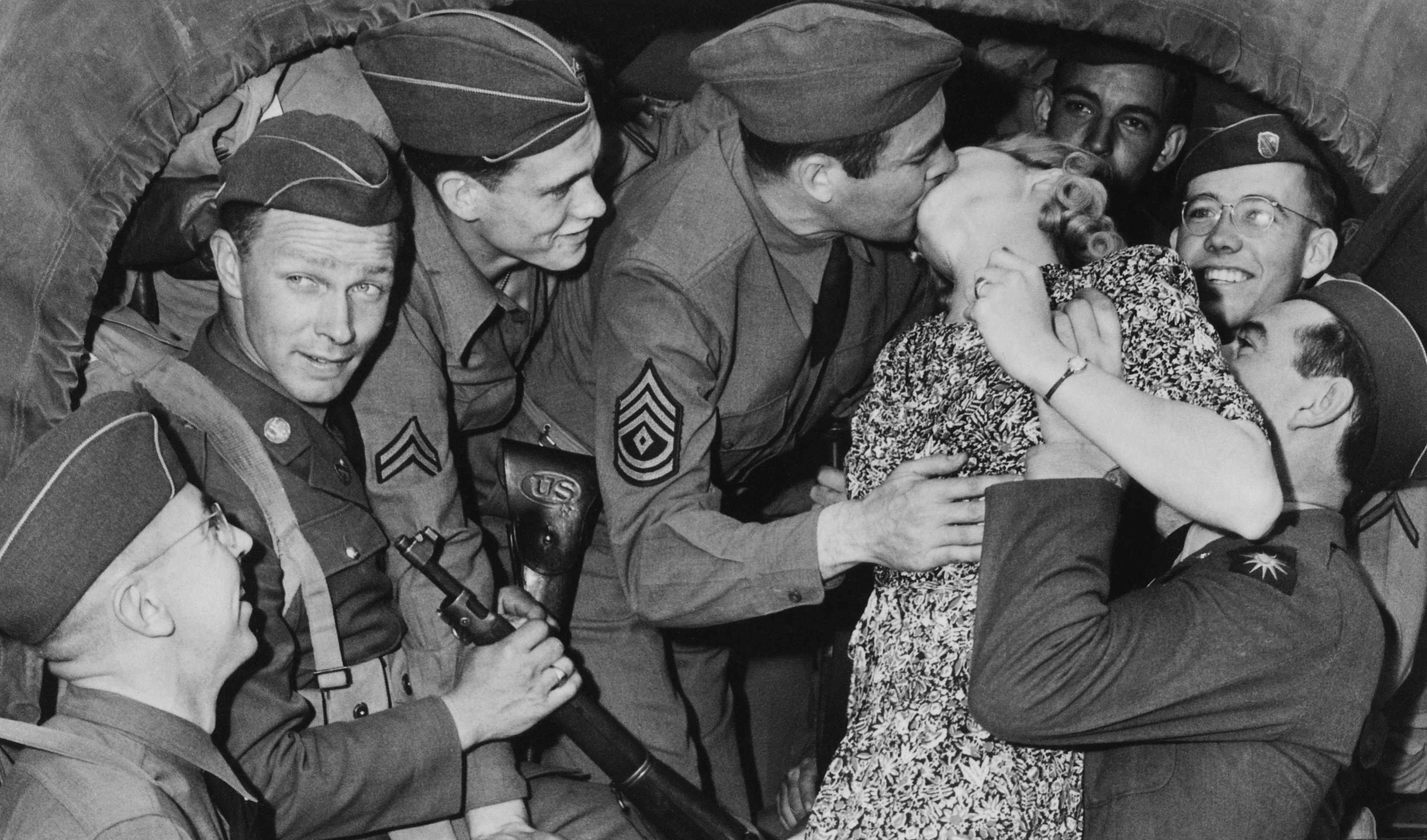 heartwarming-war-photos-8