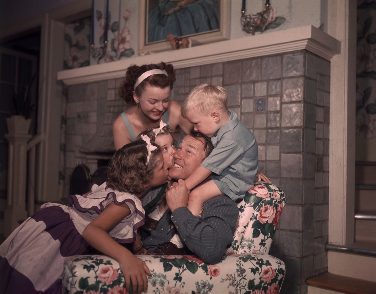 roy rogers family photo, three children and wife