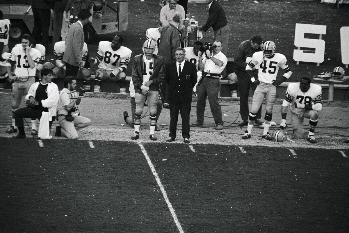 bart starr called his own plays none more famous than the quarterback sneak in the ice bowl to win the game