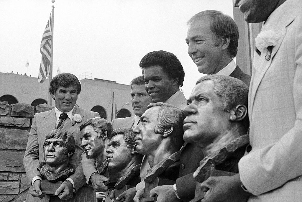 bart starr was inducted into the hall of fame in 1977