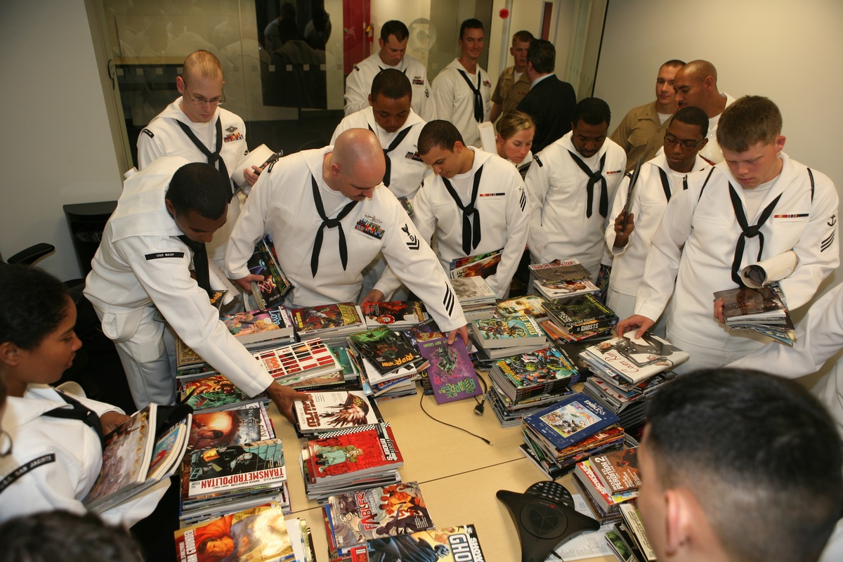 Sailors and Marines look through comic books during a tour of the DC Comics facility