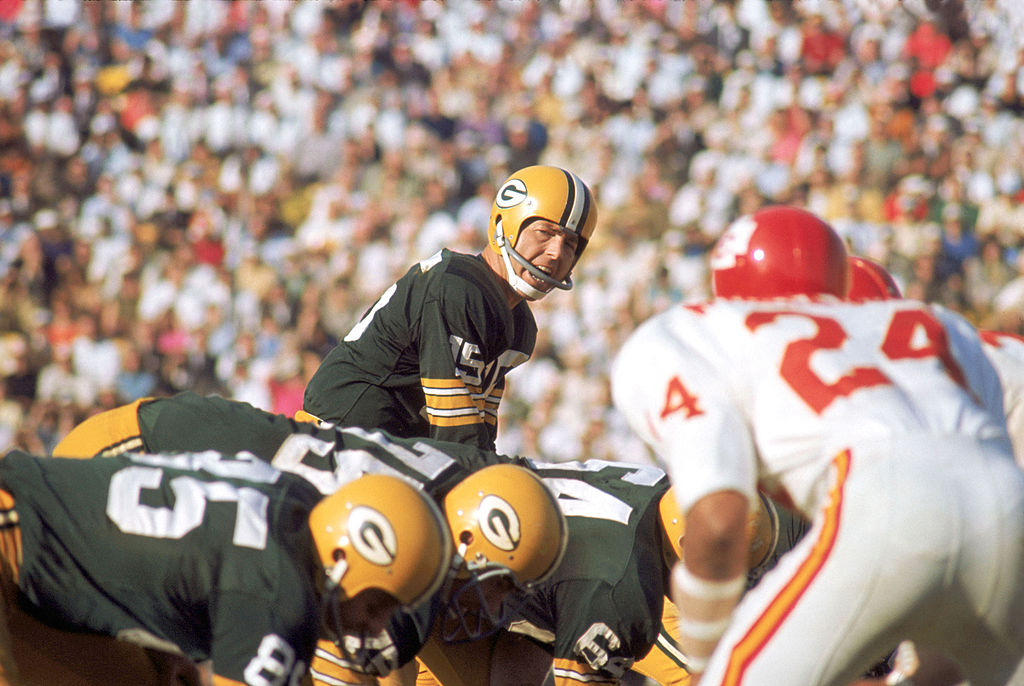 bart starr won back to back championships against the New York Giants early in his career.