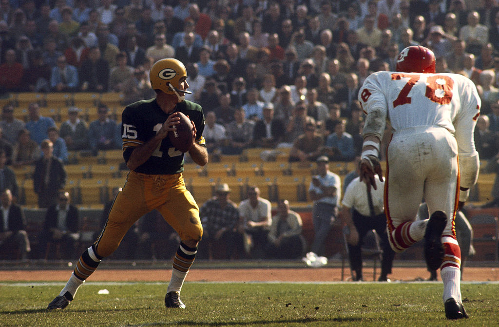 bart starr won the first super bowl against the chiefs by a score of 35-10