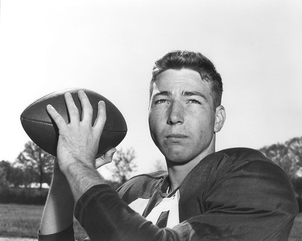 bart starr was a high school star who led his team to an undefeated season his junior year.