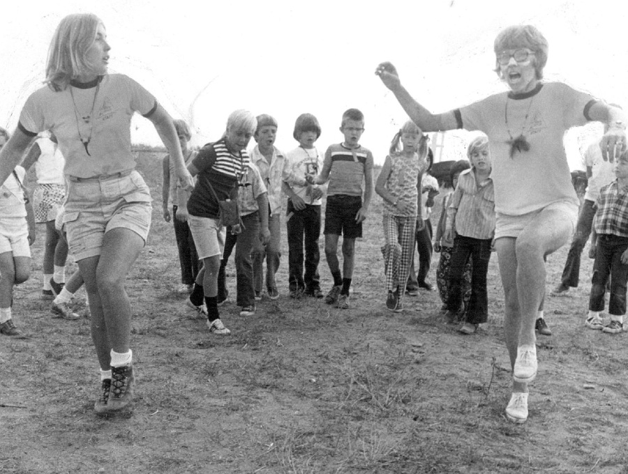 kids dance at summer camp