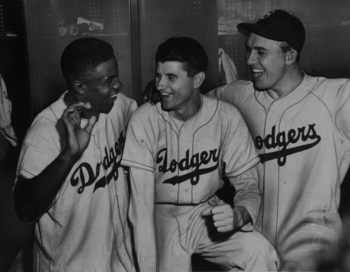 Jackie Robinson With Teammates