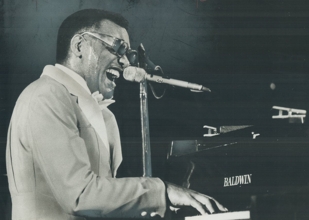 ray charles sings and plays piano