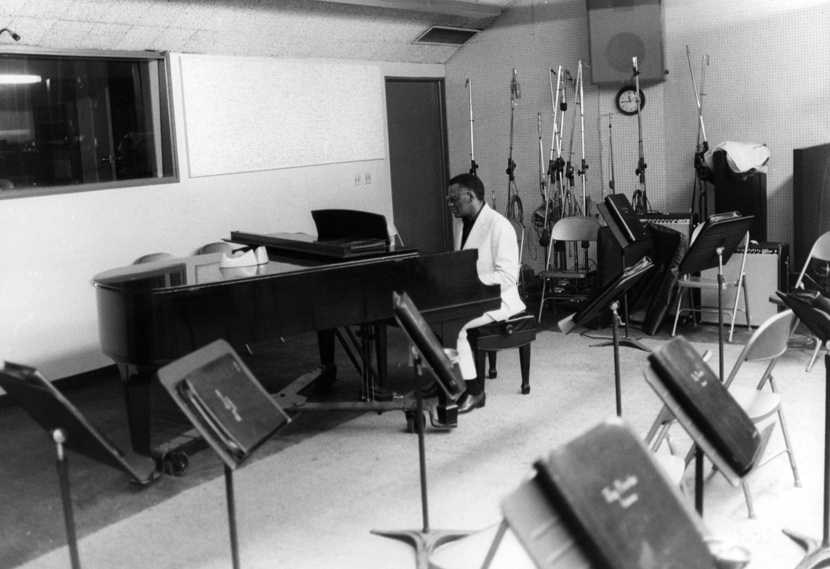 RAY CHARLES at the piano