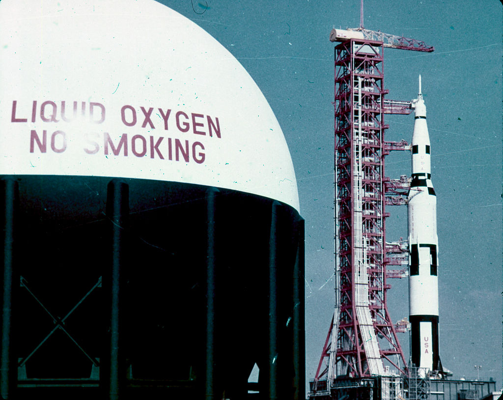 Saturn-V-Rocket-1094659090