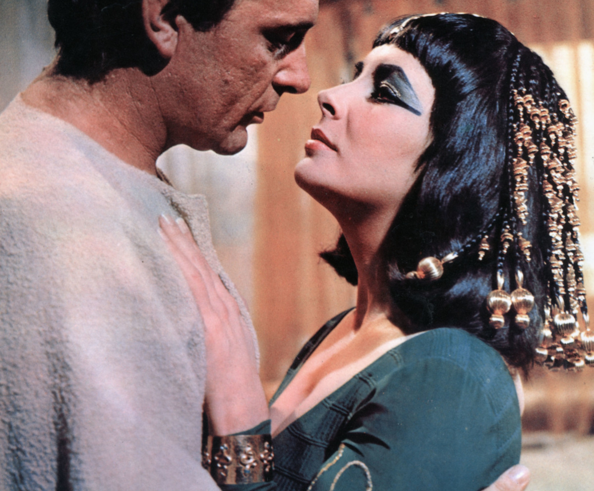 Elizabeth Taylor and Richard Burton in the 1963 movie Cleopatra