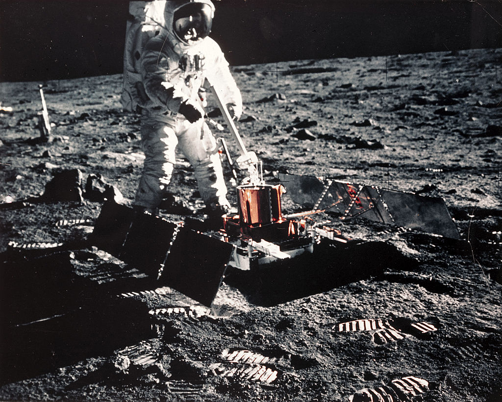 moon-landing-90739403