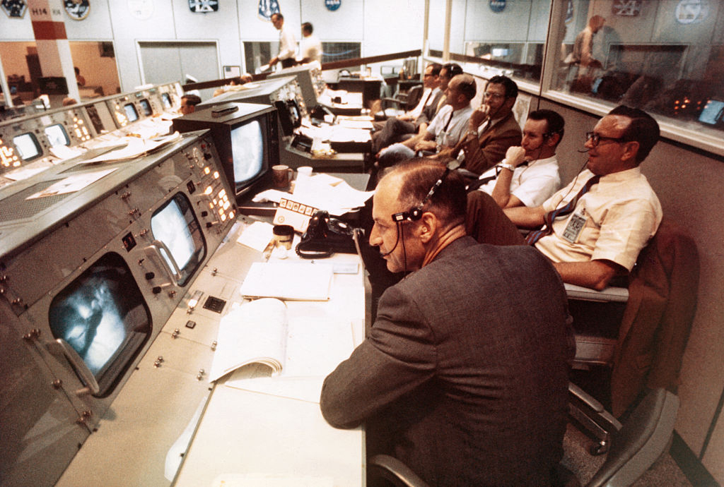 nasa-control-room-517427772