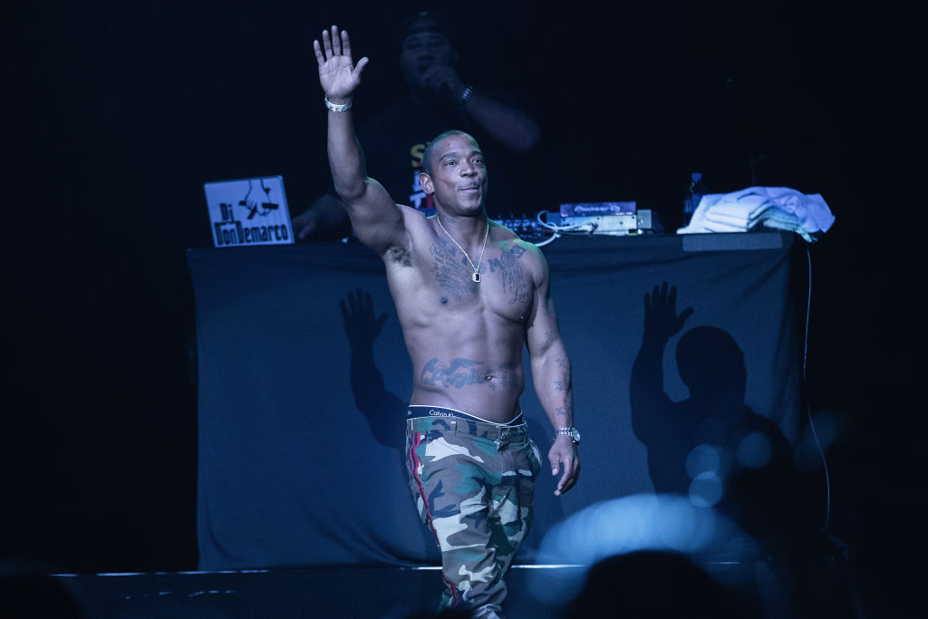 50 cent buys ja rule tickets to make it empty