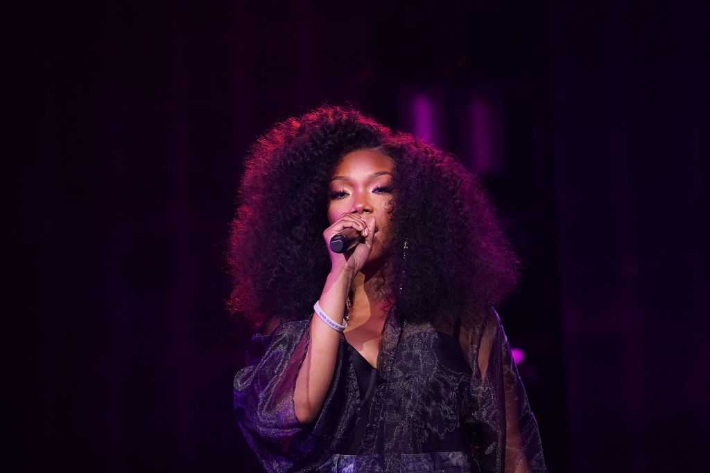 Brandy performs onstage during the Circle of Sisters' R&B Live