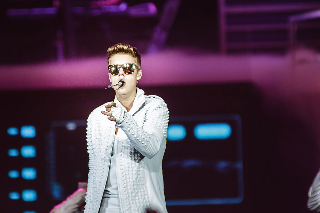Justin Bieber perform
