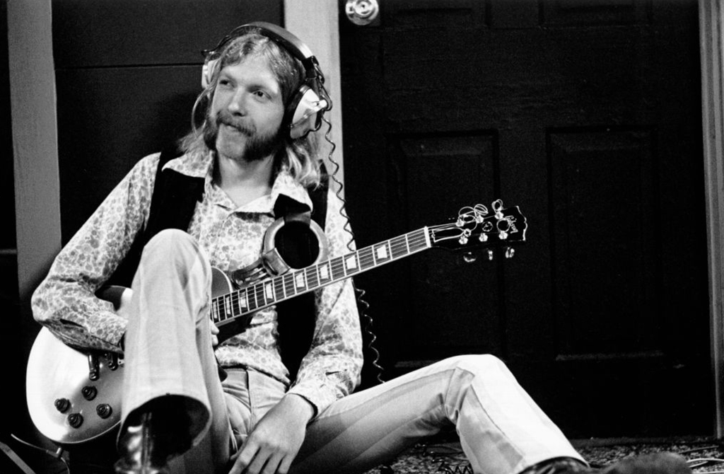Duane sitting down with guitar