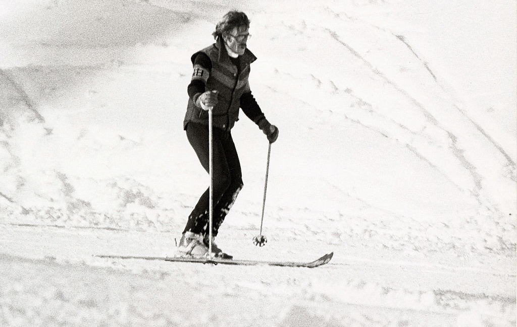 Robert Redford skiing