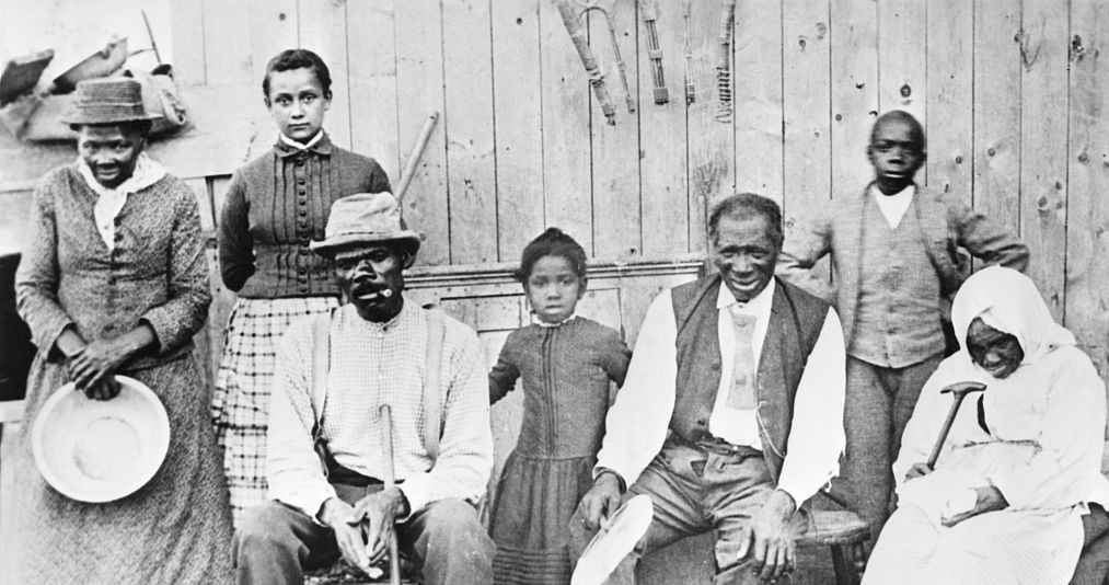 Harriet Tubman is photographed next to freed slaves.