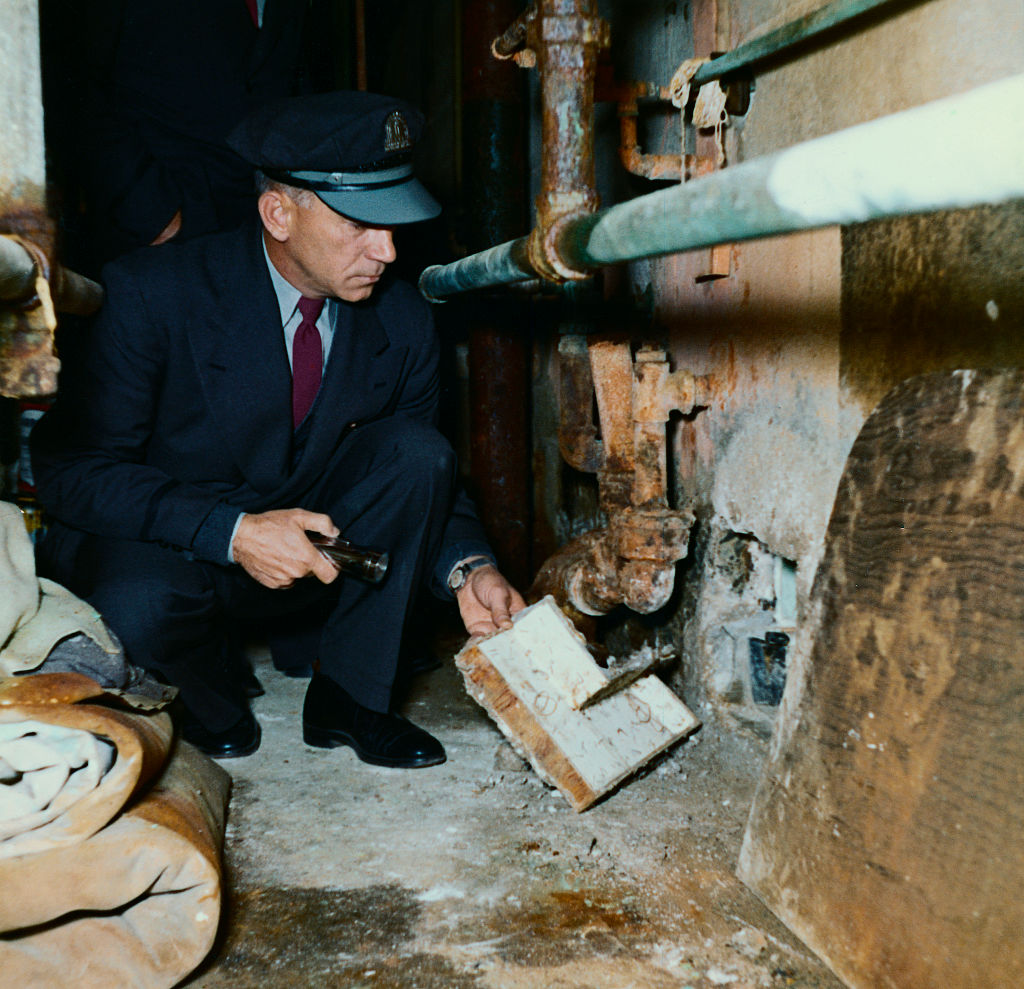 an escape hole at alcatraz penitentiary