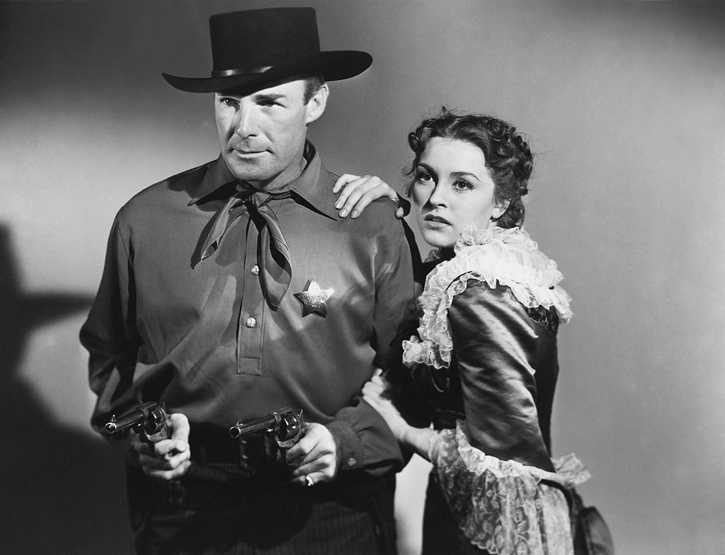 wyatt earp flees
