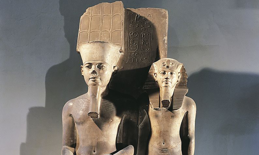 Tut and Amun statues 