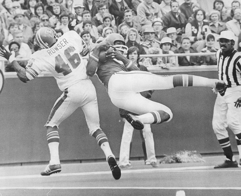Morris Stroud And Field Goal Jumps - 161986850