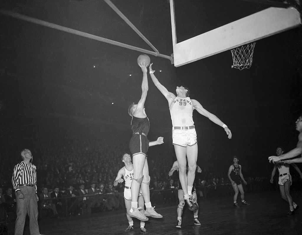 George Mikan And Tall Baskets - 515425772