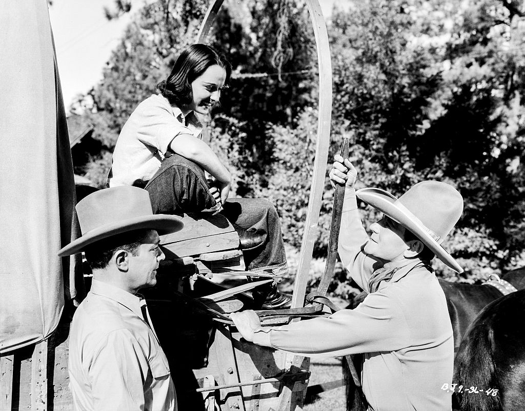 on the set of the movie 'Overland Stage Raiders'