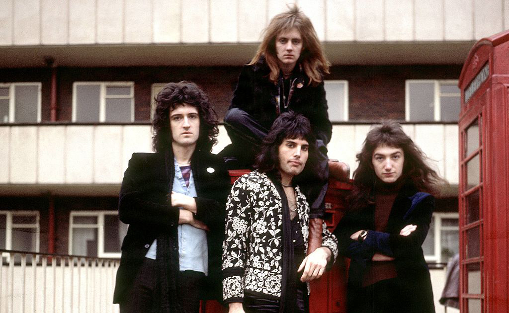 Queen in a group portrait in London