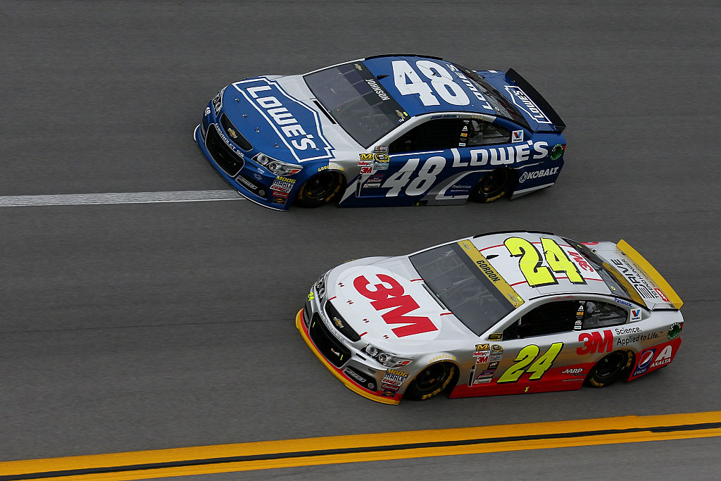 jimmie johnson racing next to jeff gordon