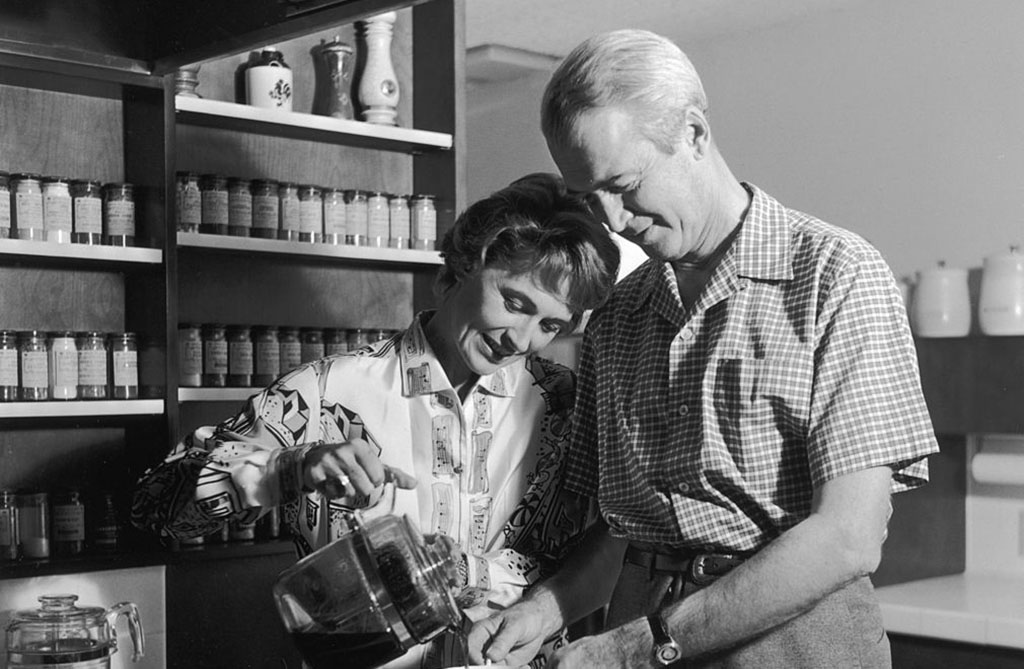 Stewart and Gloria pouring coffee 