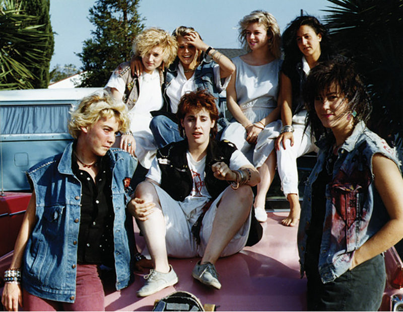 all-girl-skating-group