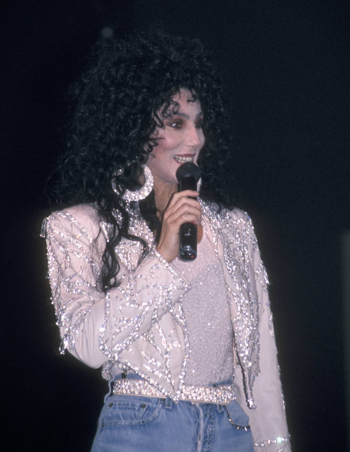 Cher performs at a casino.