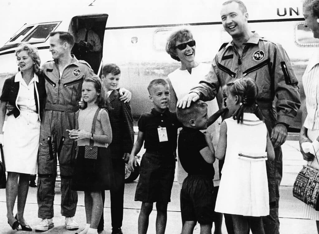 astronauts-wives-club-33275-98485