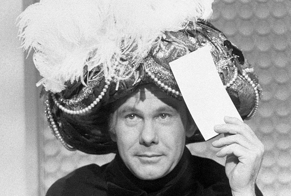 Carson as Carnac 
