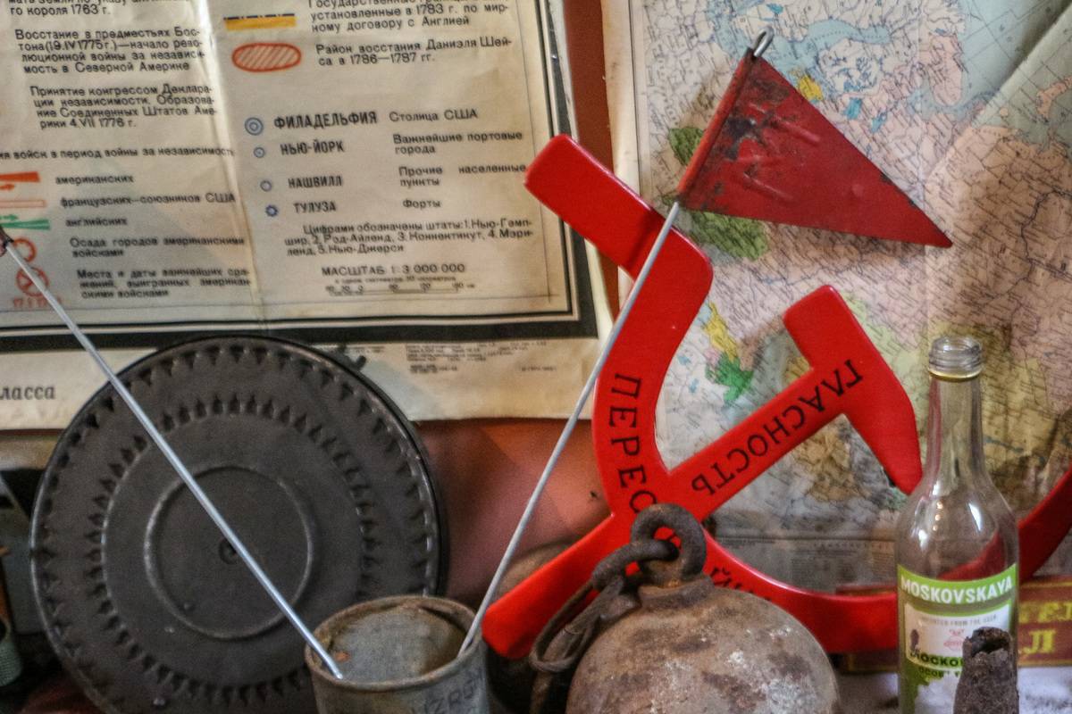 Memorials from the Soviet Union are lined up on a table.