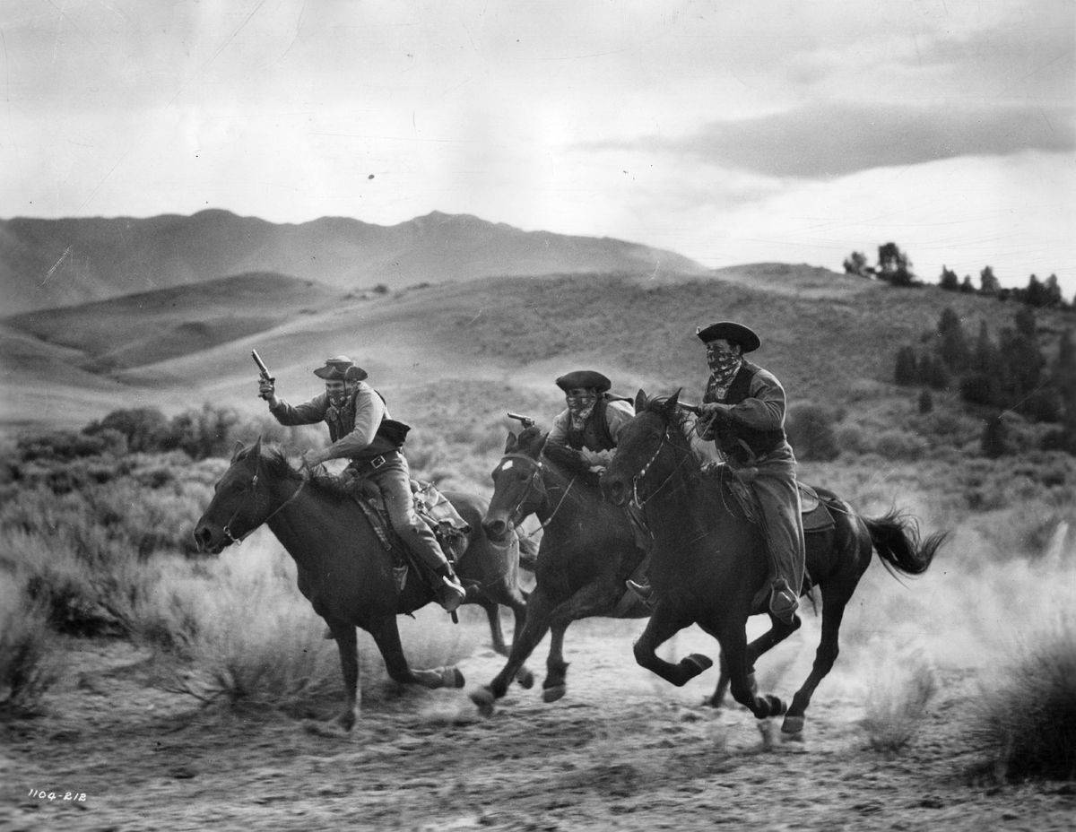 Dawson's henchmen attempt to rob a stagecoach during a scene from the film 'Trail Of The Vigilantes', directed by Allan Dwan