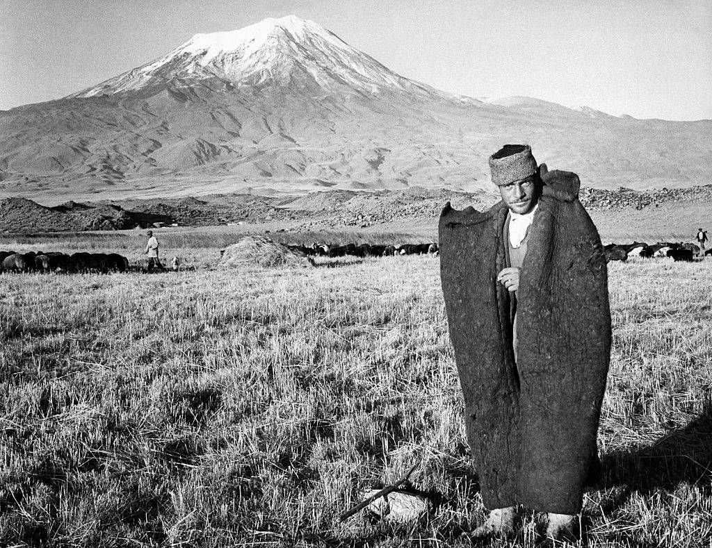 Man in front of the mountain 