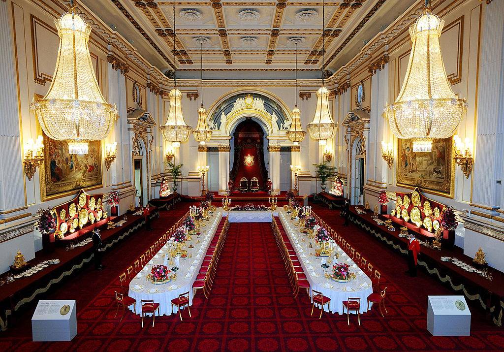 buckingham-palace-ballroom