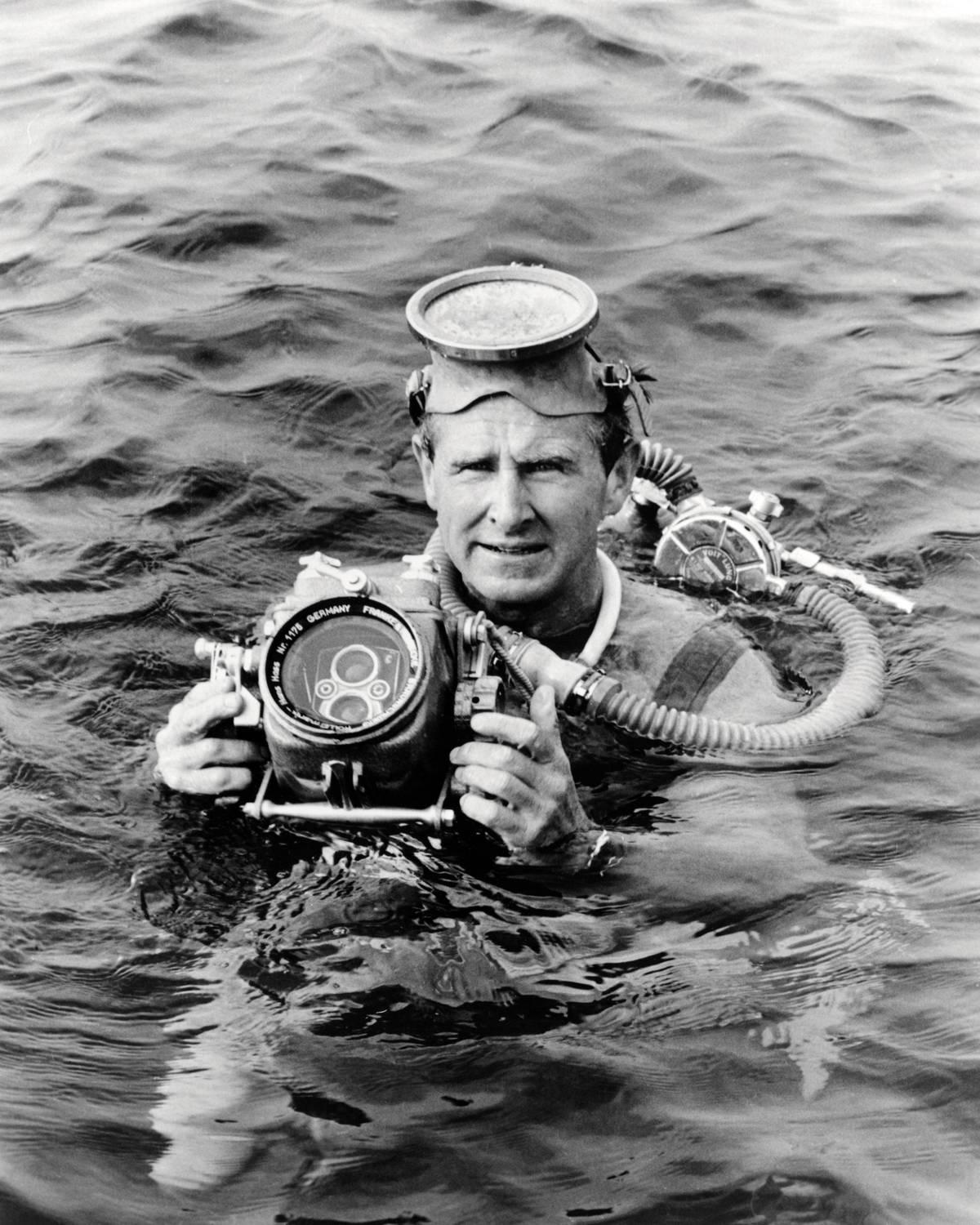 Lloyd Bridges Taking His Acting To The Sea In 1960