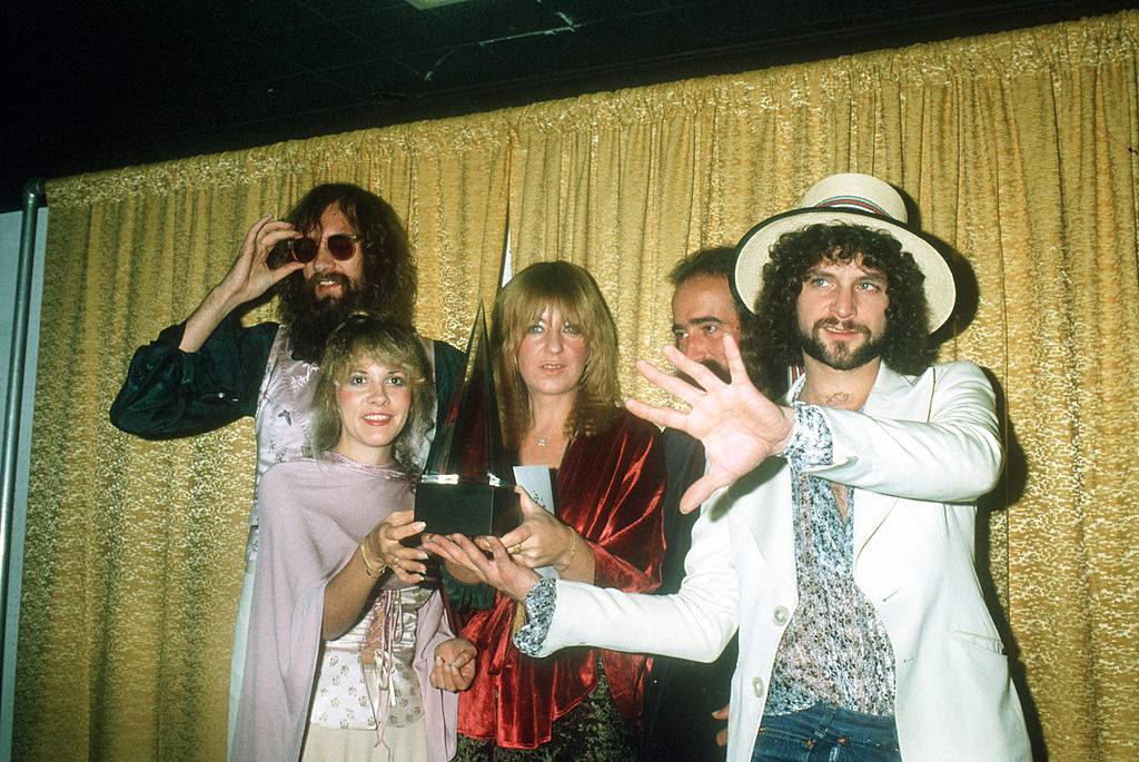 Fleetwood Mac (L-R Mick Fleetwood, Stevie Nicks, Christine McVie, John McVie and Lindsey Buckingham) pose for photographers backstage at the 5th American music Awards