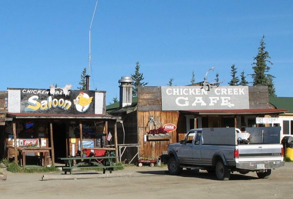 chicken creek cafe and saloon on roadside