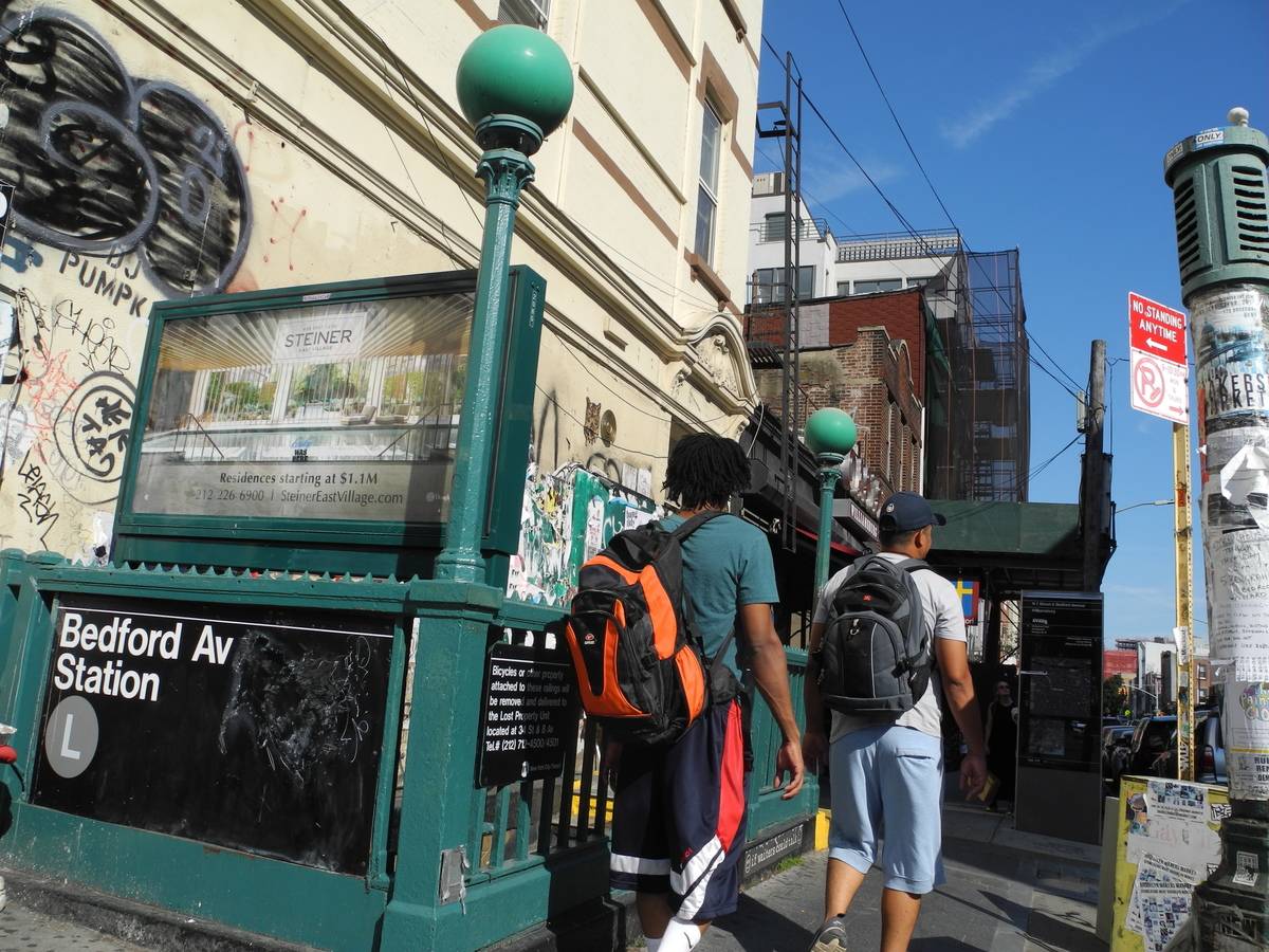 New York City Subway service L closes down
