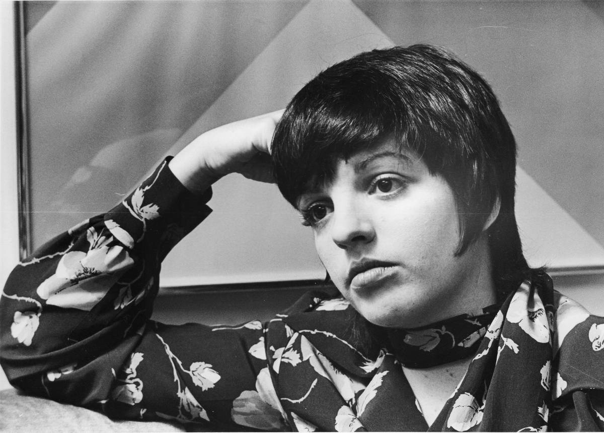Liza Minnelli poses during interview in 1972