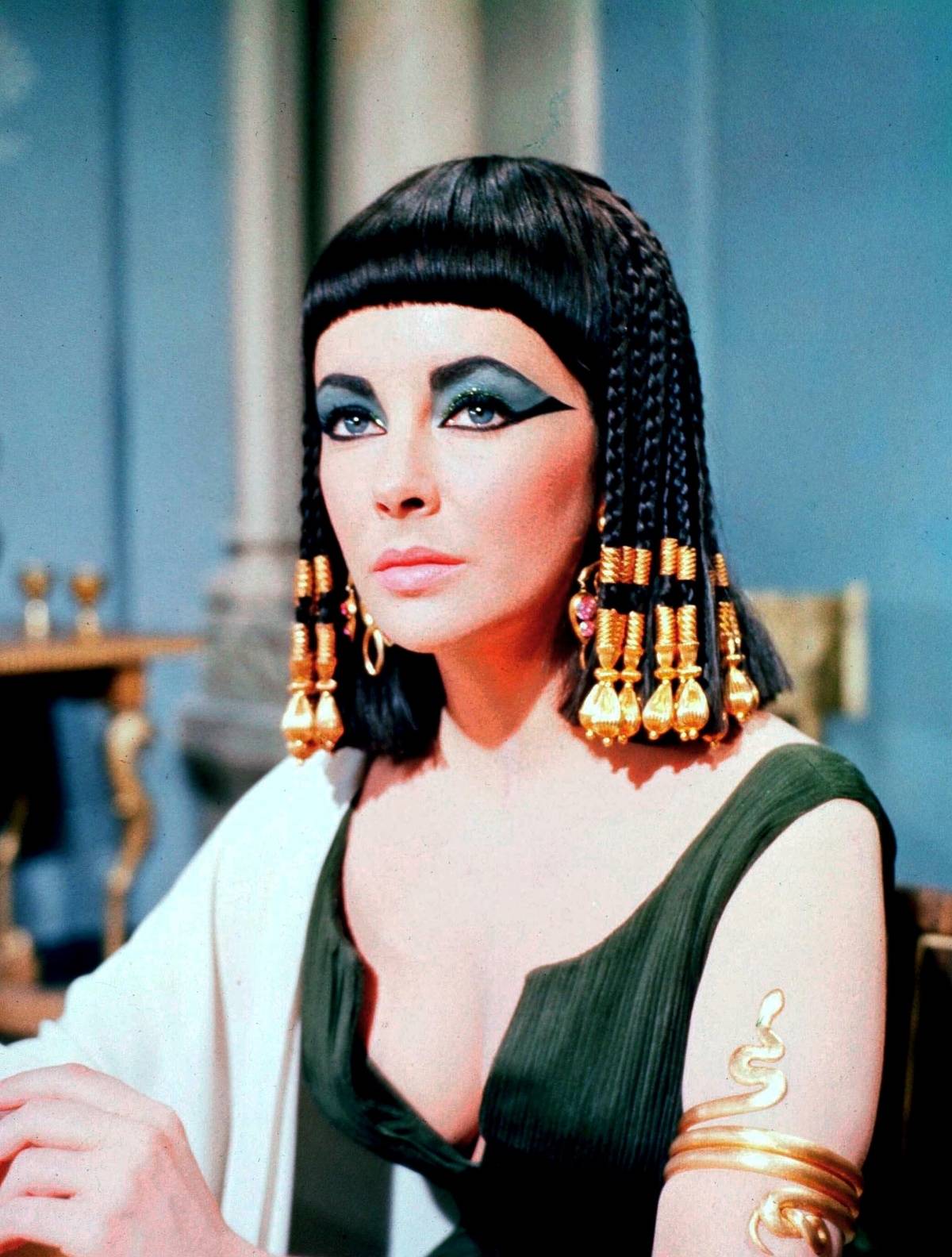 Elizabeth Taylor on the film set of 'Cleopatra'