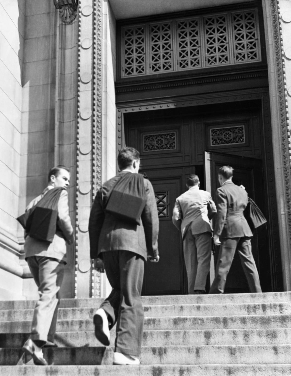 USA Massachusetts Boston: Students of the Harvard University with book bags over their shoulders are going to a lecture