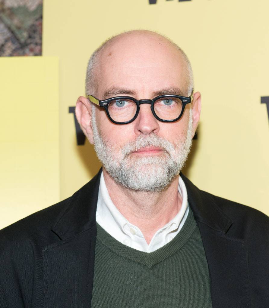 daniel clowes posing for a photo