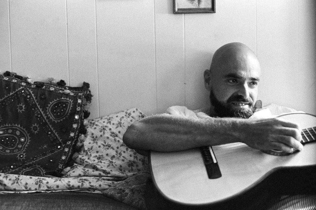 shel silverstein playing guitar